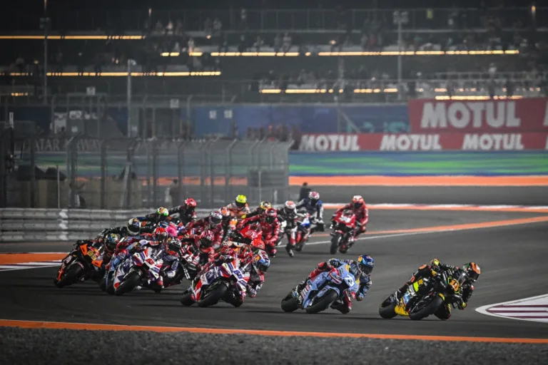 Pofozkodás, feltartás és sérülés után íme a MotoGP katari futamának rajtrácsa