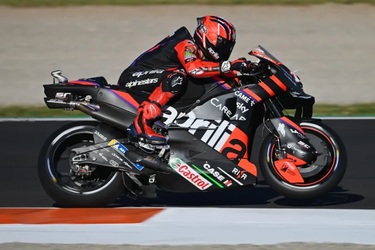 Itt az első dráma, büntetés miatt Bagnaia indul a pole pozícióból a valenciai döntőn