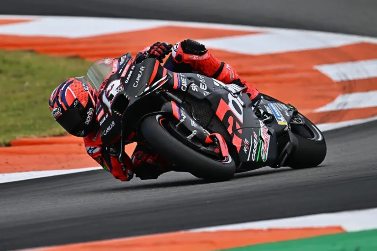 Az Aprilia elsőségével búcsúzott az idei évre a MotoGP, Marc Márquez erősen kezdett a Ducatival