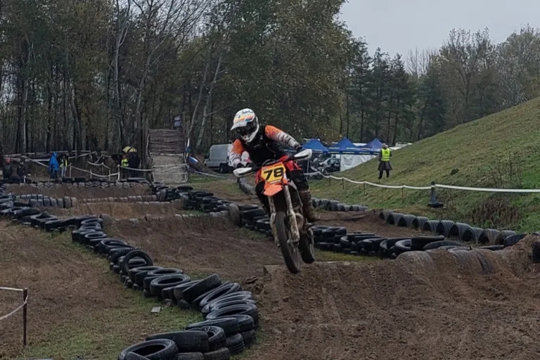 Liszka Roland magyar bajnok endurokrosszban, Zsigovits Norbert dobogót szerzett Amerikában