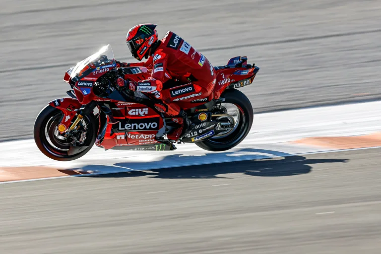 Martín kiütötte Marc Márquezt, hamar eldőlt a világbajnoki küzdelem Bagnaia javára Valenciában