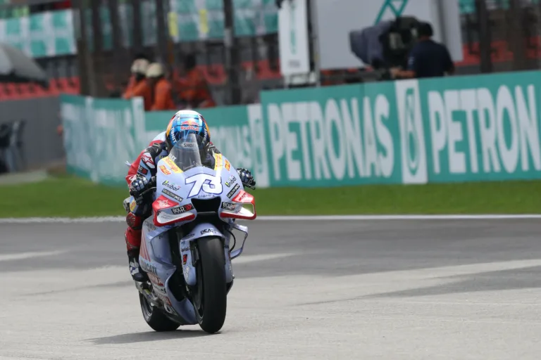 Álex Márquez megverte Martínt a sepangi edzésen, Aleix Espargaró háromszor is bukott