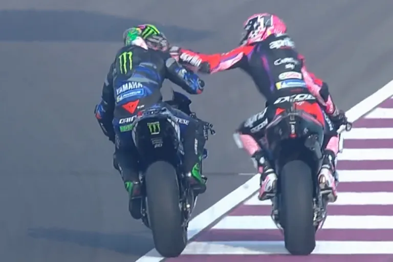 Súlyos büntetést ért a pofozkodás a MotoGP edzésén (videó)