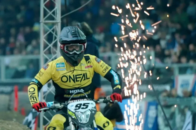 Kiugró térdkalácsával is meg kellett küzdenie Szőke Márknak a Superenduro-vb nyitányán (videó)