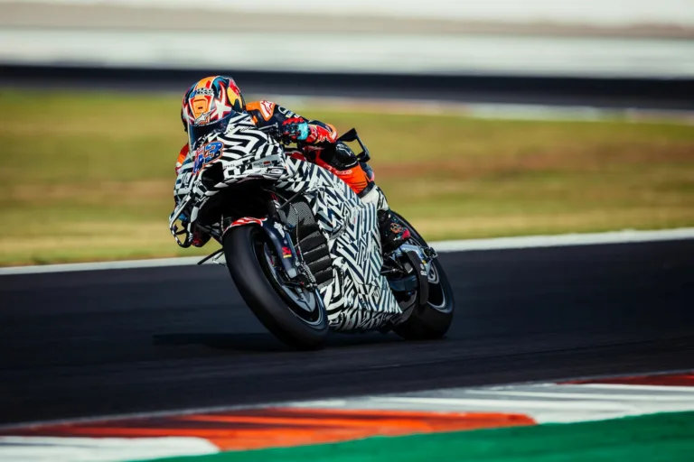 A KTM a Red Bull nyomdokaiba lépett a valenciai teszten