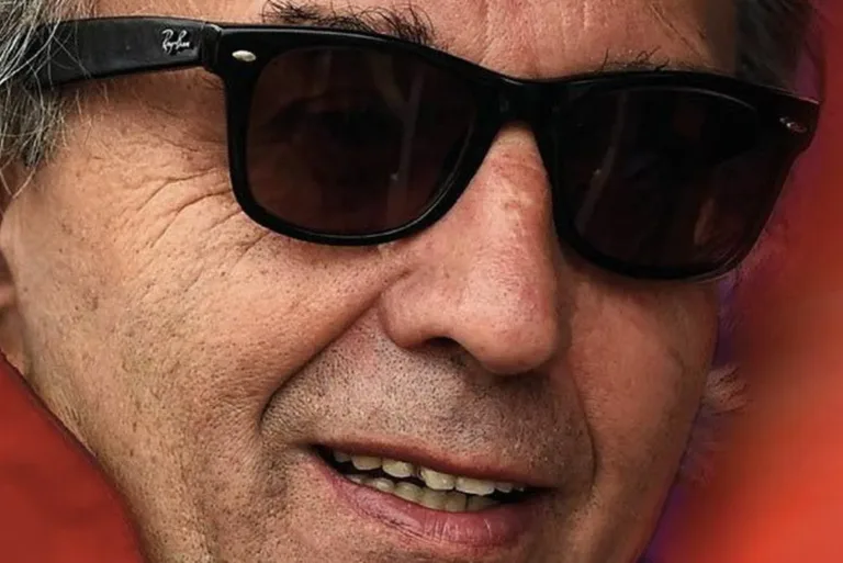Lefizette a vámosokat, hogy hátráltassák a Hondát, így írt történelmet a motorsport dörzsölt alakja
