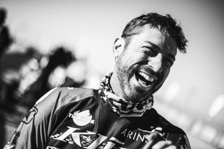 Elhunyt a Dakar-ralin súlyos balesetet szenvedő motoros, Carles Felcón