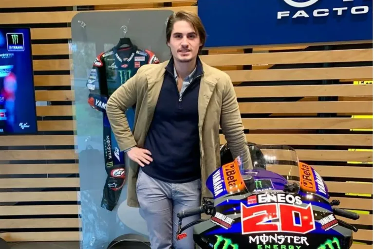 A közösségi médiában vált ismertté, most a MotoGP-ben dolgozhat a népszerű felhasználó