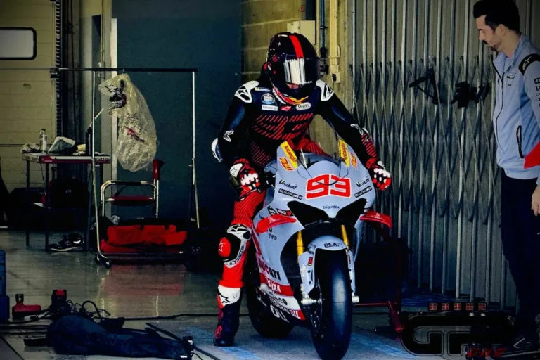Idén először gurult pályára Marc Márquez, Rossi is a motorra ült (képek)