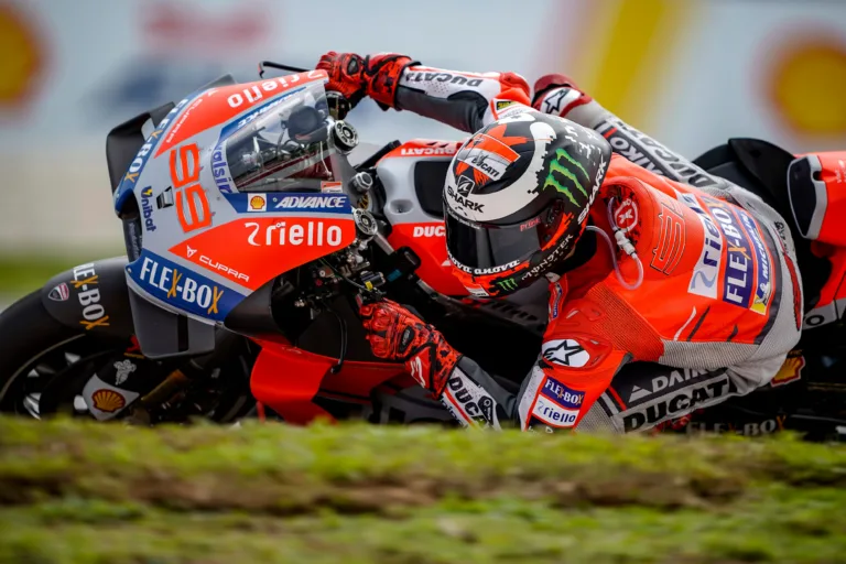 Lorenzo világbajnok lehetett volna a Ducatival Marc Márquez súlyos sérülésének évében?