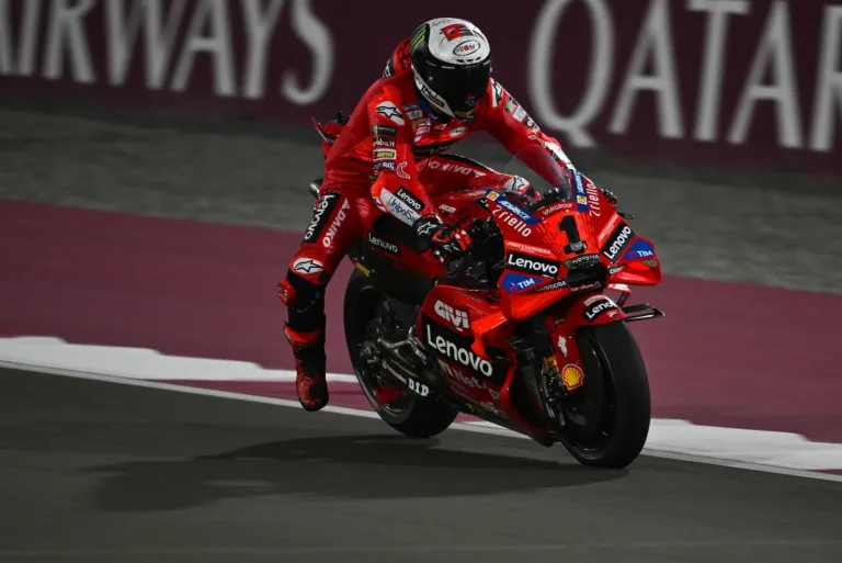 Bagnaia volt a leggyorsabb a katari MotoGP-teszt első napján, továbbra is nagy a japánok hátránya