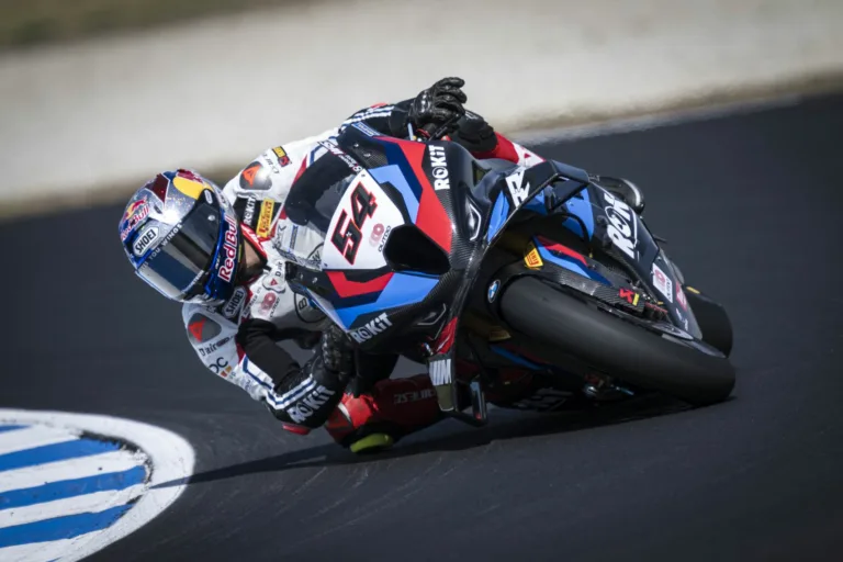 Razgatlıoğlu a végén állt az élre a Superbike-teszten, Bautista a középmezőnyben, Rea bukott