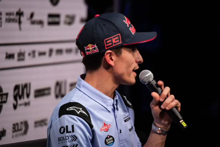 „Láttuk, hogy ájultan fekszik” – ijesztő részleteket árult el Marc Márquez Morbidelli bukásáról