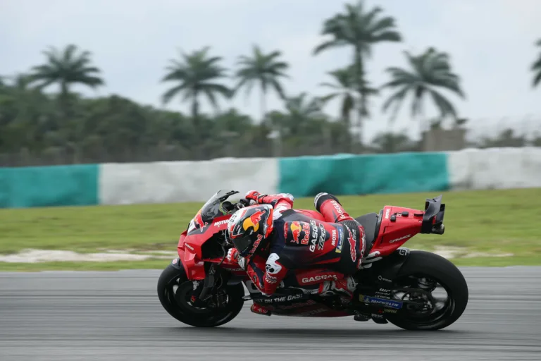 Acosta bukott, de előtte megfutotta a shakedown legjobb idejét Sepangban