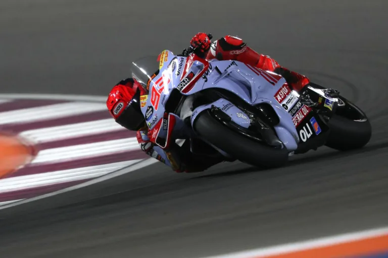 A nagyobb kockázatvállalásnak meglett az eredménye – Marc Márquez először bukott a Ducatival