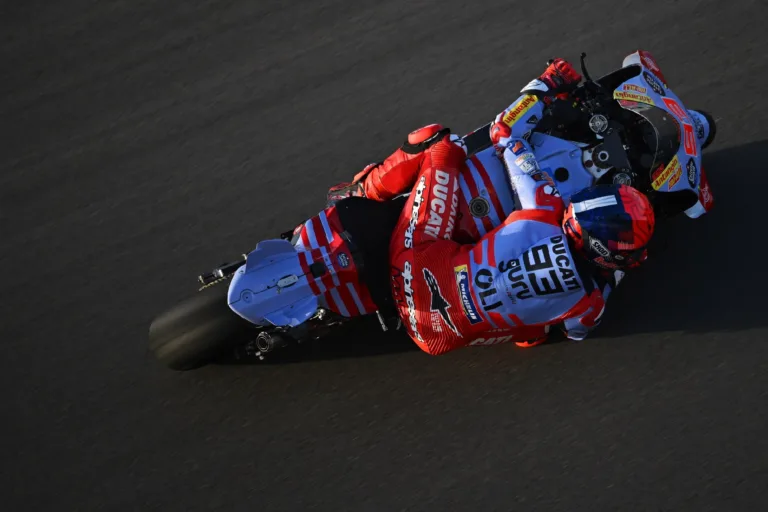 Marc Márquez volt a leggyorsabb a rossz körülmények között megrendezett első portimãói szabadedzésen