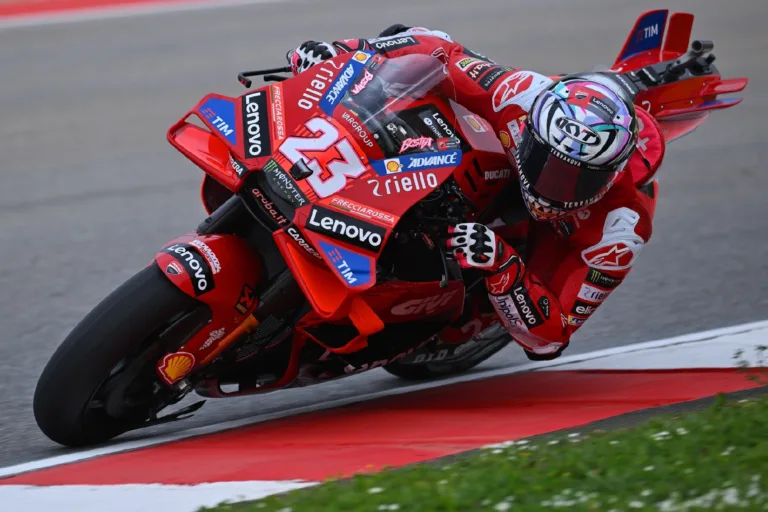 Bastianini zárta az élen a portimãói edzést, Marc Márquez a bukása ellenére is harmadik lett