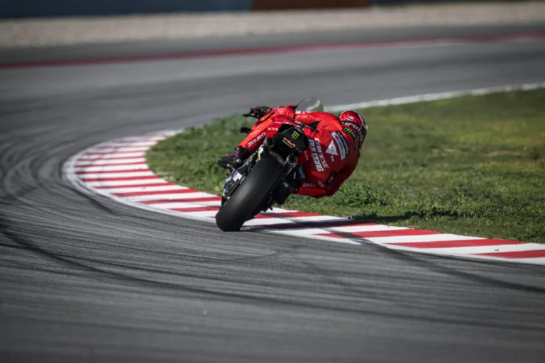 Bulega épphogy megverte Razgatlıoğlut a teszten, Rea az élmezőnyben zárt a Yamahával