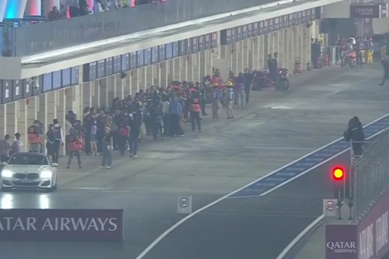 A sivatagi eső miatt változott a MotoGP programja, Marc Márquez volt a leggyorsabb az esti tréningen
