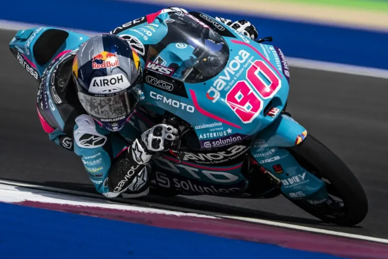 Drámai balesetek, szenzációs hajrá: Alonso az utolsó kanyarban nyerte meg a Moto3-as idénynyitót
