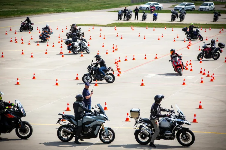 Három helyszínen folytatódik a HUMDA motoros vezetéstechnikai tréningje