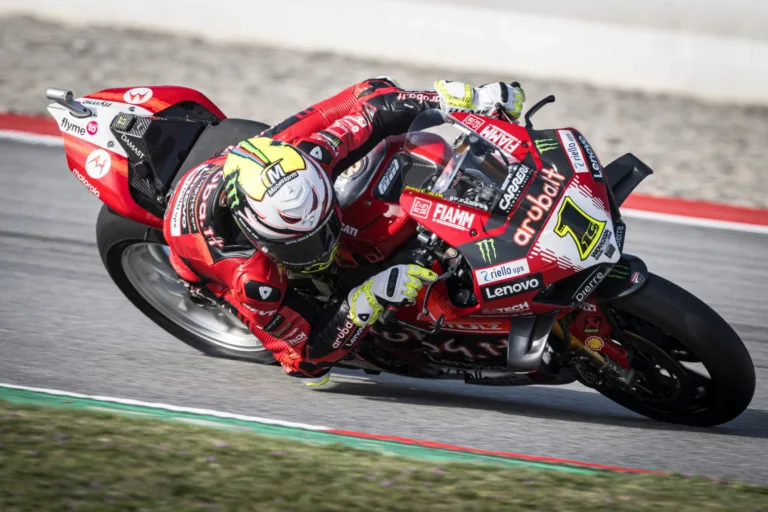 Bautista nyerte a Ducatik fölényébe fulladó második barcelonai futamot