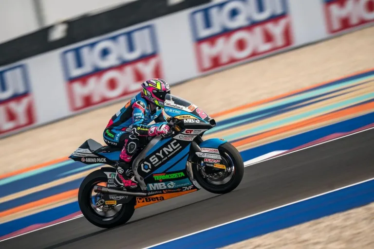López remekül védekezve nyerte meg a Moto2-es katari futamot, ketten is első dobogójukat szerezték