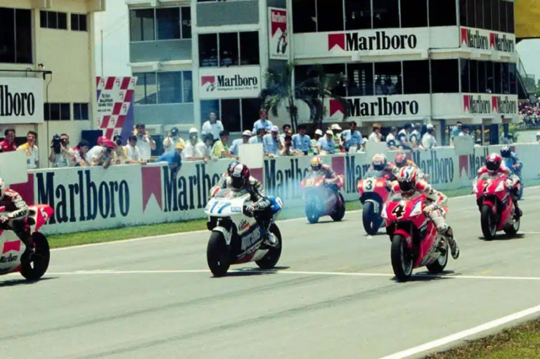 Újra motorra ül első 500-as világbajnoki címe évfordulójának alkalmából az ausztrál legenda