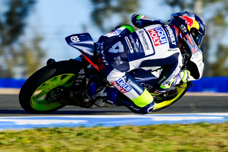 Alonso bukása után Veijer magabiztos győzelmet aratott a jerezi Moto3-as futamon.