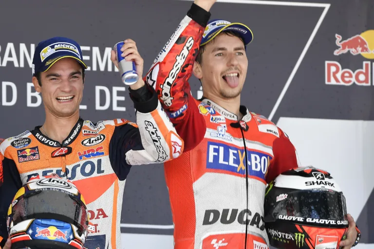 Hoppá, jön a „Sztárbox MotoGP-kiadása”, Pedrosa elfogadta Lorenzo kihívását