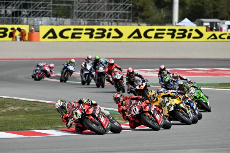 A Superbike-vb nem követi a MotoGP-t, a sorozat feje szerint „értelmetlen” lenne gyengébb motorokra váltaniuk
