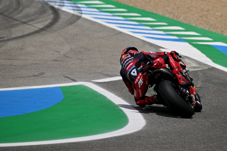 „Kínszenvedés is lehet” – van esélye a MotoGP-ben maradni a leginkább bajban lévő pilótának?