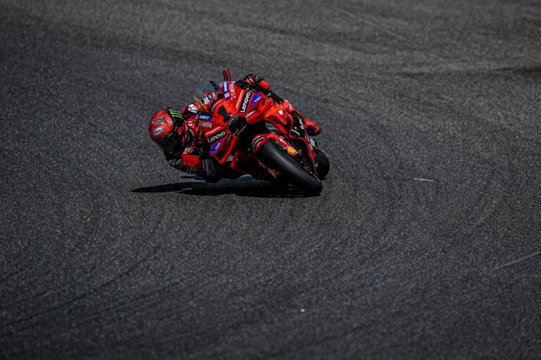Bagnaia erődemonstrációval kezdte a hétvégét, Iannone az első tízben zárva tért vissza a MotoGP-be