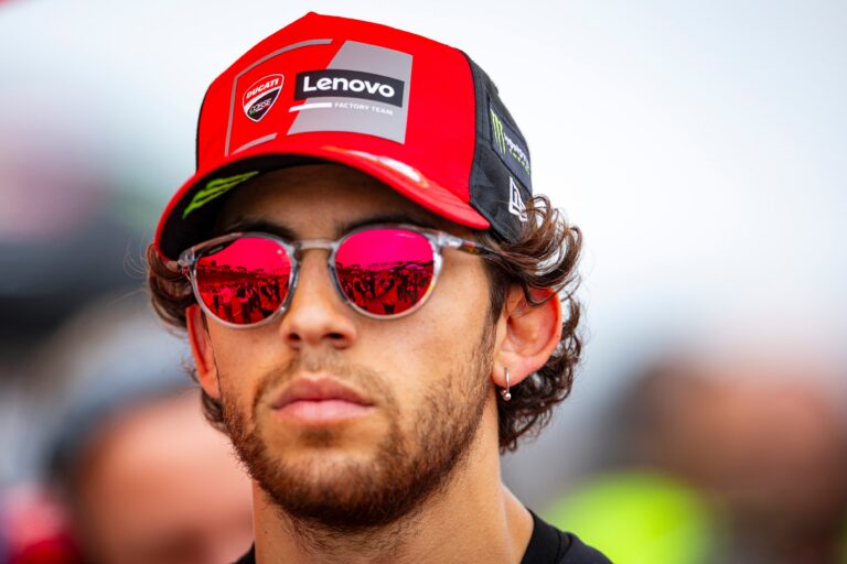 Bastianini négy kerékre vált, egy legendás korszak autóját fogja vezetni