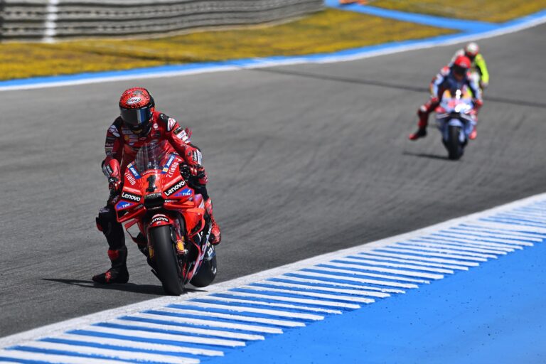 Bagnaia szerint a húzatás miatt „a MotoGP úgy néz ki, mint a Moto3”, Acosta ezért példát akar mutatni