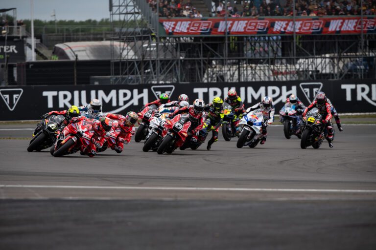 Grafikai Kánaánt és tudatos küzdelmet hozott a hétvége – a MotoGP Silverstone-ban vendégeskedett