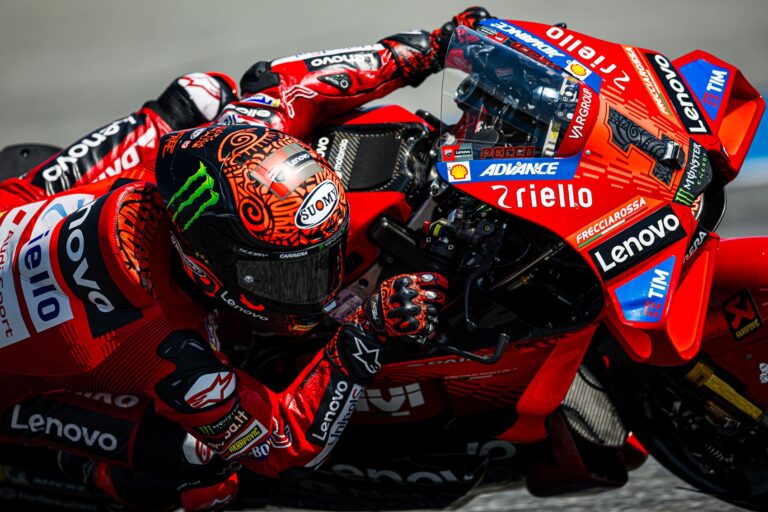 Bagnaia dominált, Bastianini nagyot hajrázott, Martínnak nem került sokba a bukás a burirami időmérőn