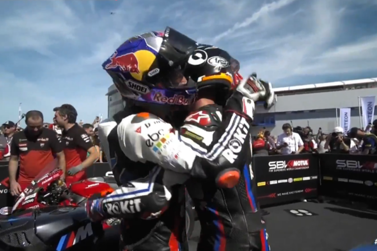 Családi tragédia után teljesült a gyári BMW álma, Bulega beállította Bautista rekordját