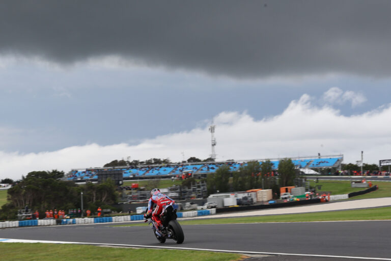 Marc Márquez már az elején kockáztatott, de a jó kezdés ellenére a sötétben tapogatózik