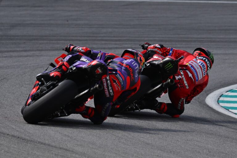 Őrültekházát hozott a MotoGP malajziai hétvégéje