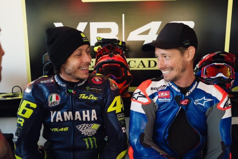„Hölgyeim és uraim, Casey Stoner” – ilyen volt Rossi találkozása egykori ellenfelével (videó)