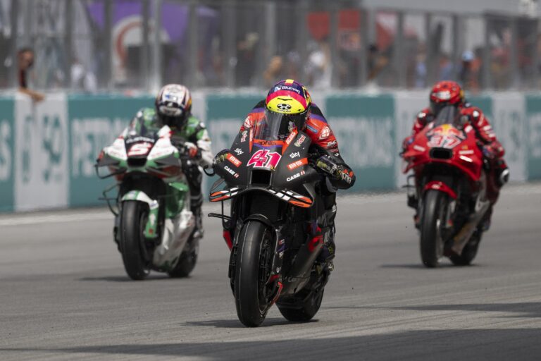Visszatérő probléma keserítette meg az Aprilia-versenyzők életét Sepangban