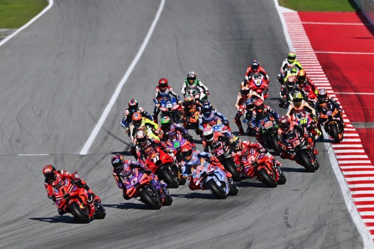 Hamarosan ismét beleshetünk a kulisszák mögé: érkezik a MotoGP sorozatának új évada (videó)