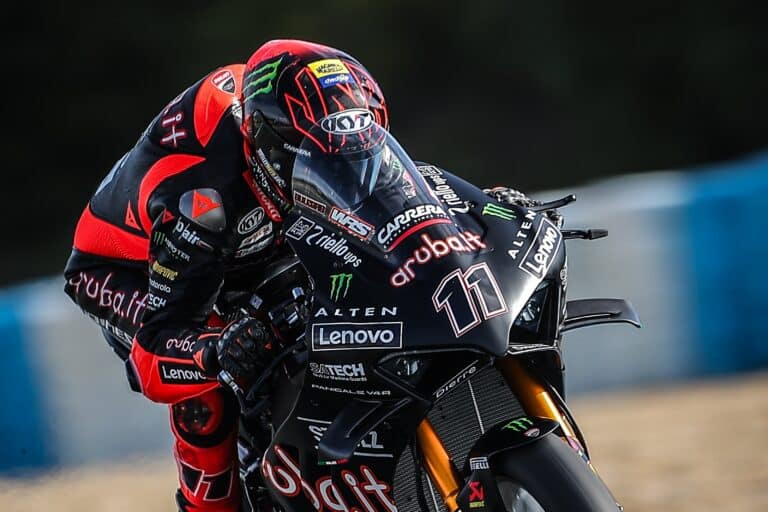 Nagy előnnyel kezdett az élen Bulega és a Ducati, a BMW és a Yamaha egyelőre sehol