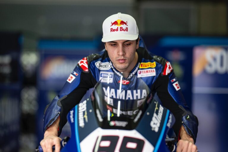 Megsérült az egyik újonc a Superbike-vb tesztjének esős második napján