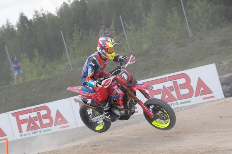 A négyszeres világbajnok is várja a visontai Supermoto-világbajnoki futamot