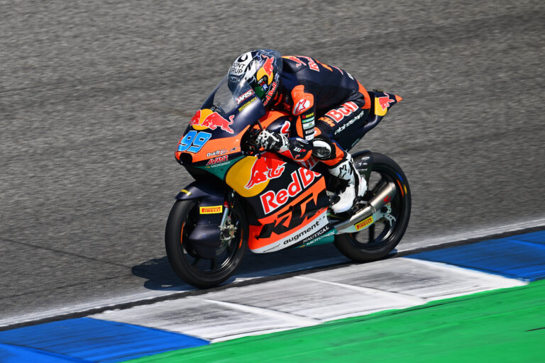 Rueda ellenfél nélkül maradt a csillaghullás után, újoncdobogót hozott a Moto3 burirami nyitánya