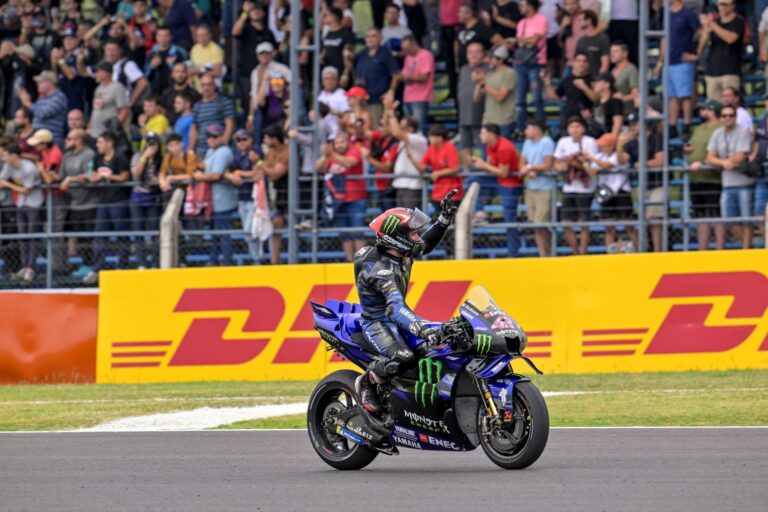 Szívmelengető történet: hét év után ismét találkozhattak a Yamaha-pilótával szurkolói (videó)