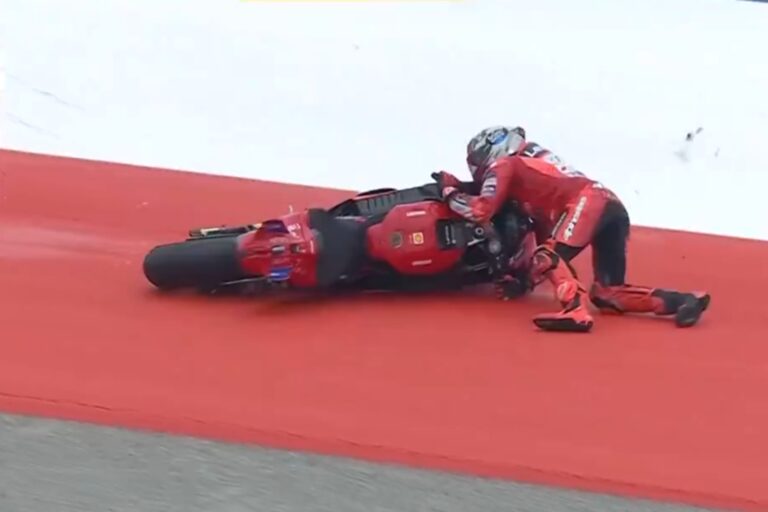 Marc Márquez az élről bukott, Bagnaia idei első győzelmét aratta a fejetlenül induló austini főfutamon