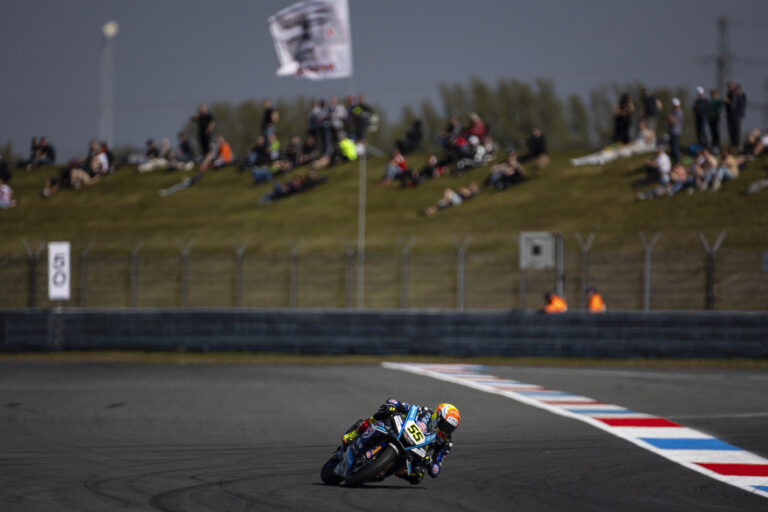 Elképesztő, Bulega most az élről esett ki, Locatelli először nyert Superbike-világbajnoki futamot